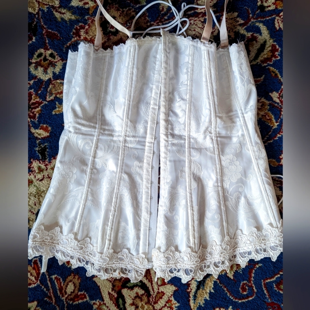 Darling Fredrick's of Hollywood Corset 32 White Lace Pretty